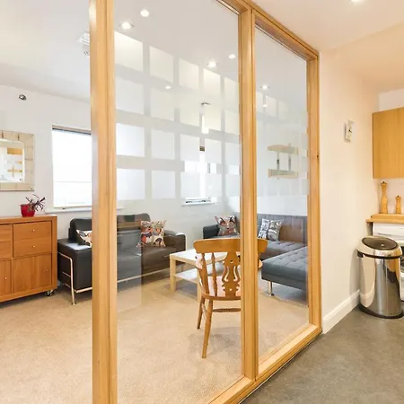 Superb Location, 1 Bed In City Center Apartment